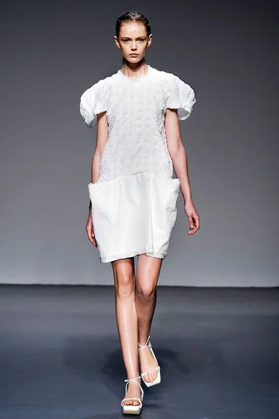 Look 3
